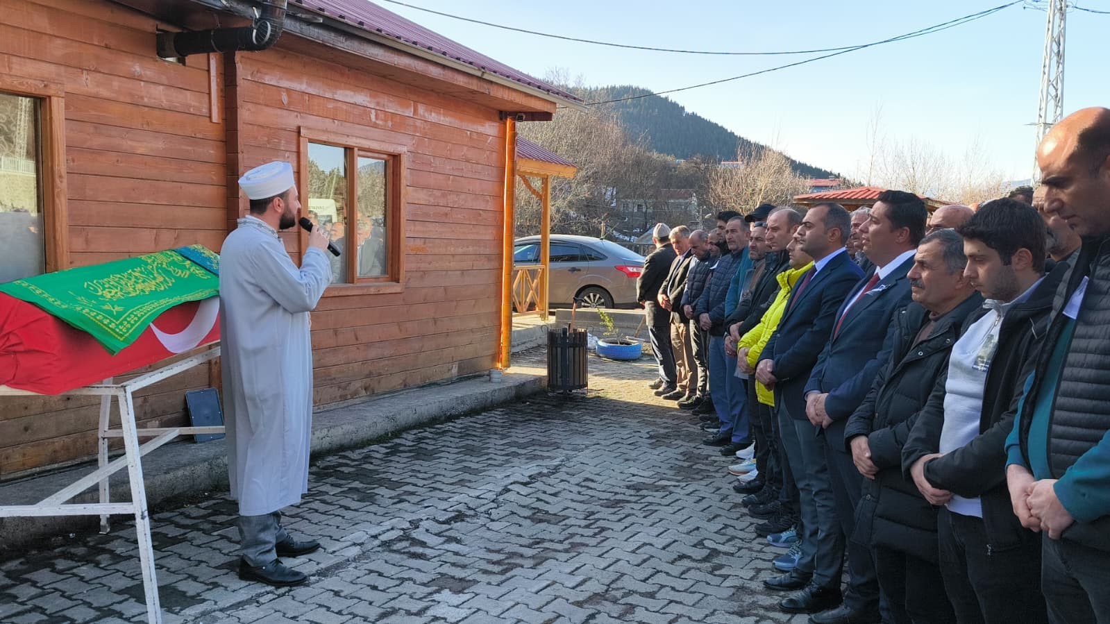 Eski milli kaleci Nurcan Çelik memleketinde son yolculuğuna uğurlandı
