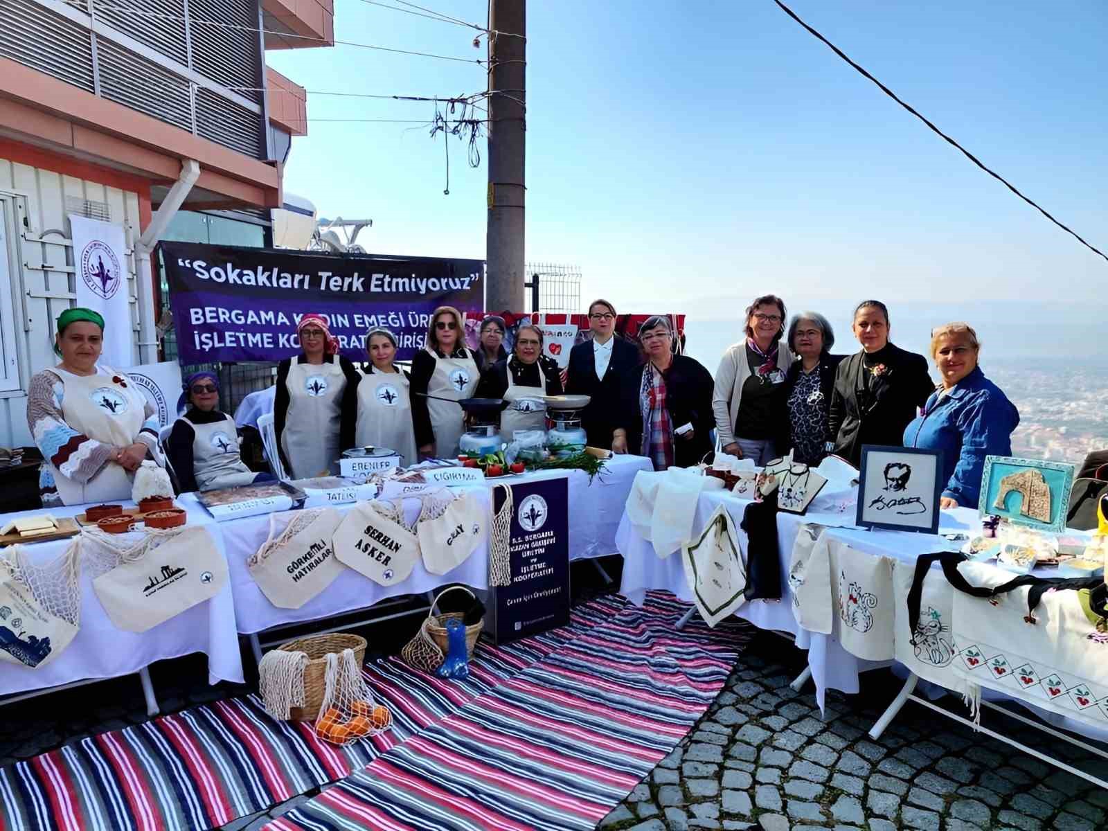 Eski usul alışveriş fileleri Bergama’da yenidan hayat buluyor
Eski usul alışveriş fileleri Bergama’da yenidan hayat buluyor