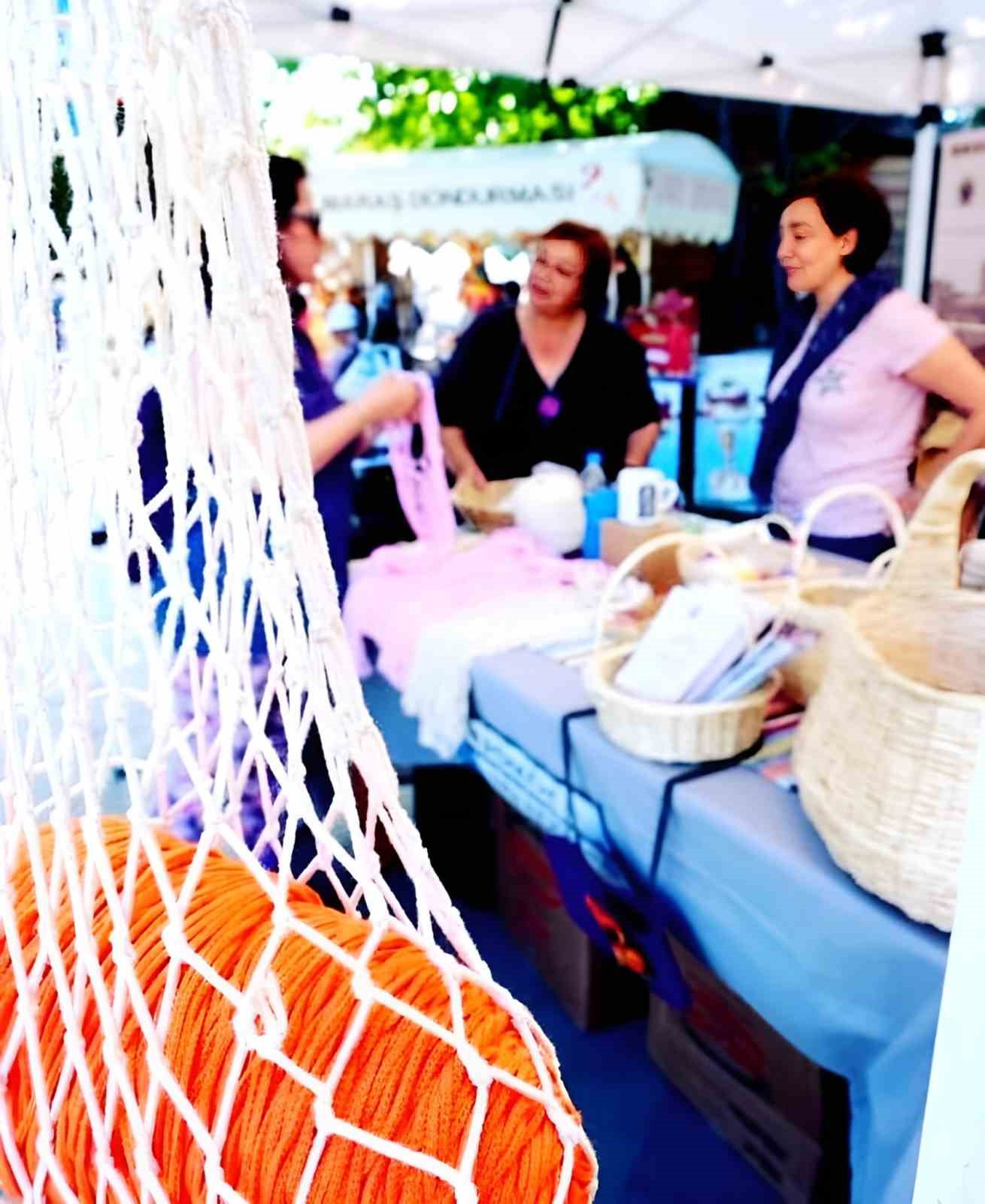 Eski usul alışveriş fileleri Bergama’da yenidan hayat buluyor
Eski usul alışveriş fileleri Bergama’da yenidan hayat buluyor