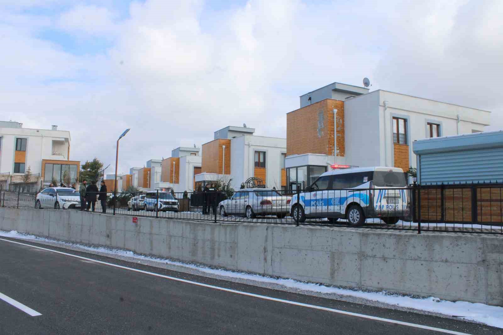 Eski ve yeni erkek arkadaşlar arasında bıçaklı kavga: 1 yaralı
