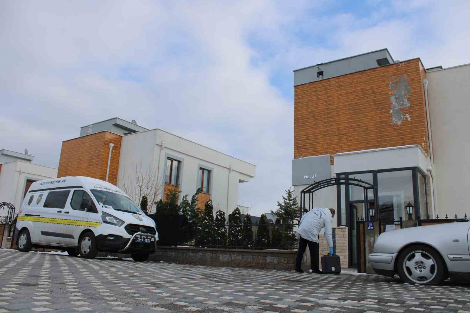 Eski ve yeni erkek arkadaşlar arasında bıçaklı kavga: 1 yaralı
