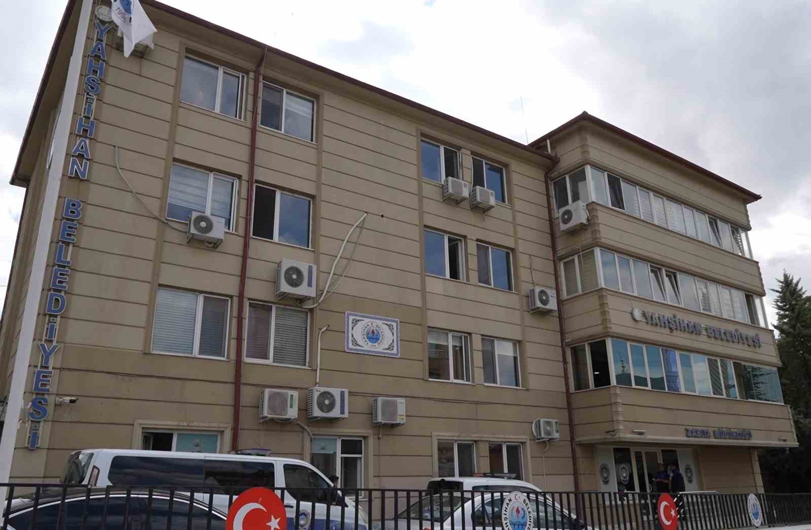 Eski Yahşihan Belediye Başkanı Ahmet Sungur hakim karşısında
Eski Yahşihan Belediye Başkanı Ahmet Sungur hakim karşısında