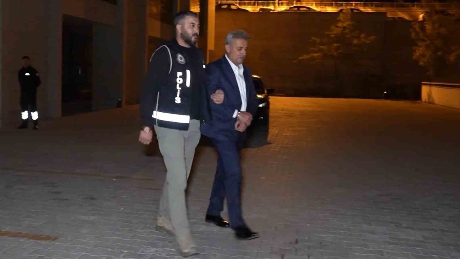 Eski Yahşihan Belediye Başkanı Ahmet Sungur hakim karşısında
Eski Yahşihan Belediye Başkanı Ahmet Sungur hakim karşısında