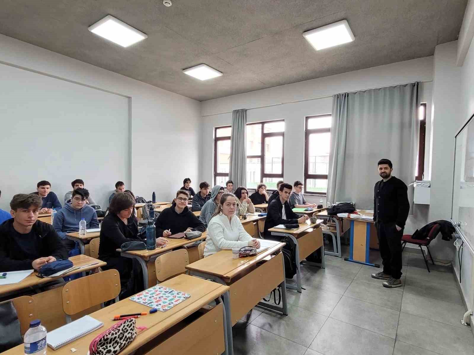 Eskişehir Bilim Olimpiyatları Akademisi’nde eğitim meşalesi yandı
