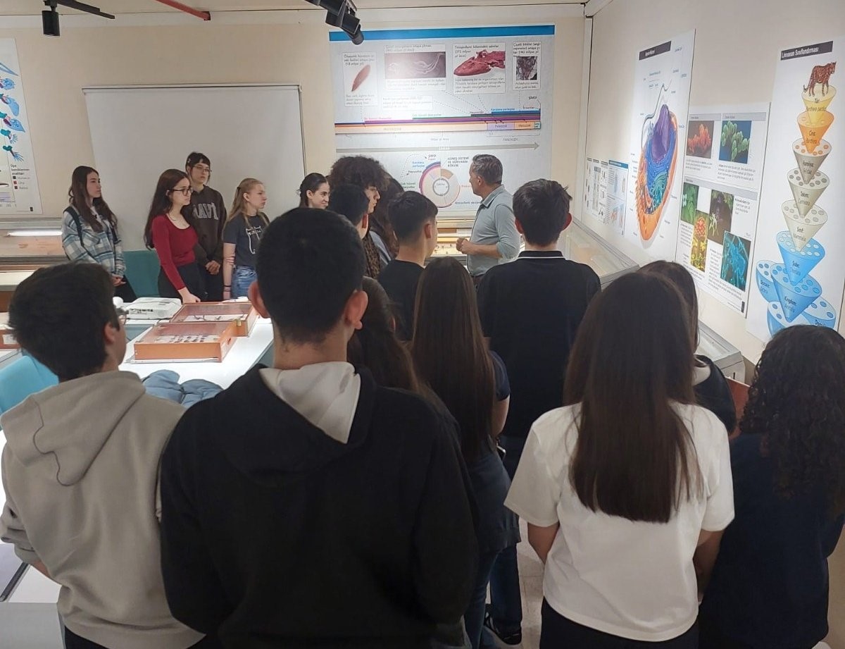 Eskişehir Bilim Olimpiyatları Akademisi’nden ESOGÜ Zooloji Müzesi’ne ziyaret
