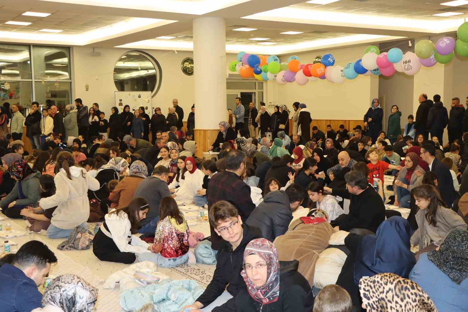 Eskişehir Fatih Sultan Mehmet İmam Hatip Ortaokulu’nda iftar sevinci
