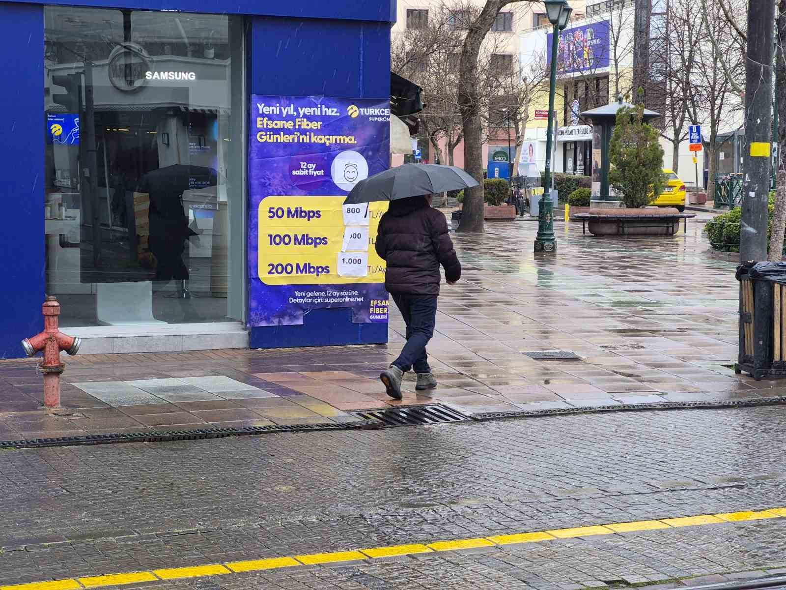 Eskişehir güne yağmurla başladı
