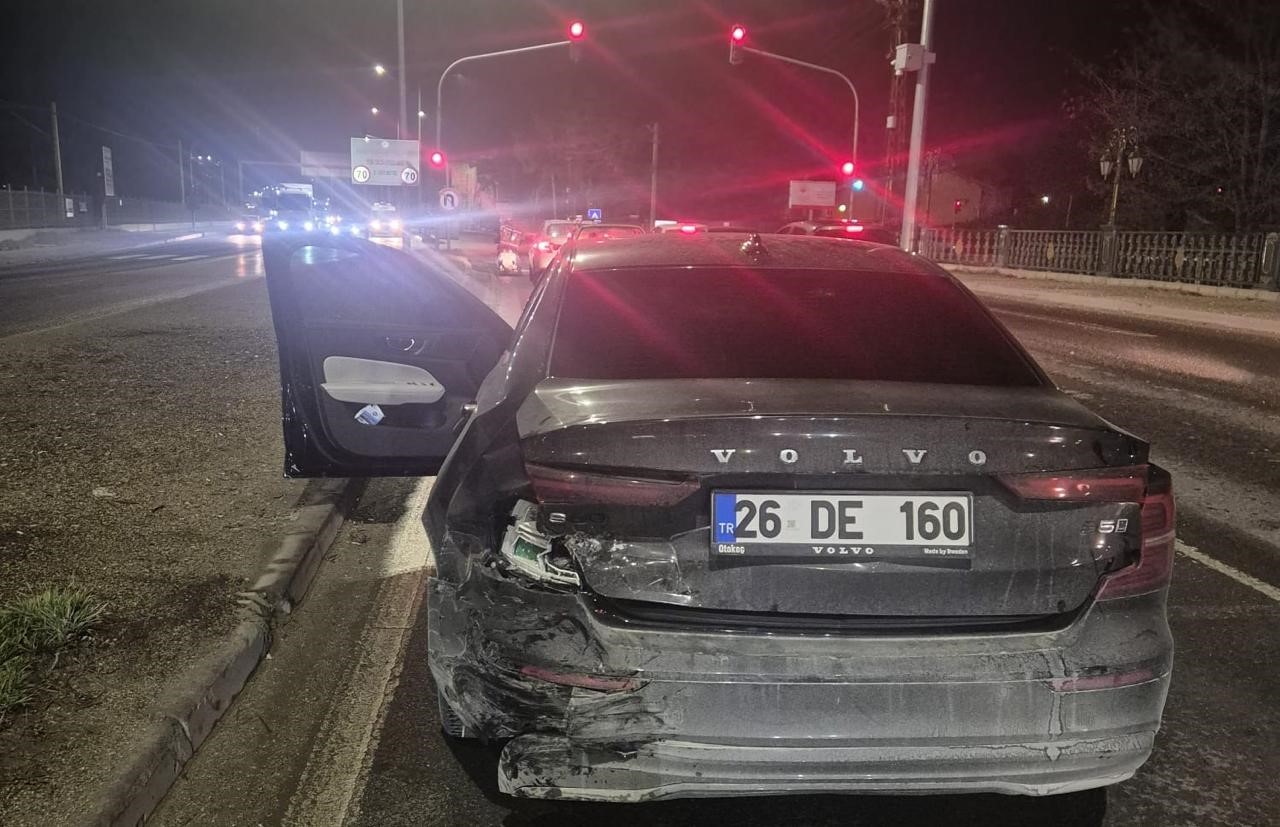 Eskişehir-Kütahya yolunda kaza: 3 yaralı
