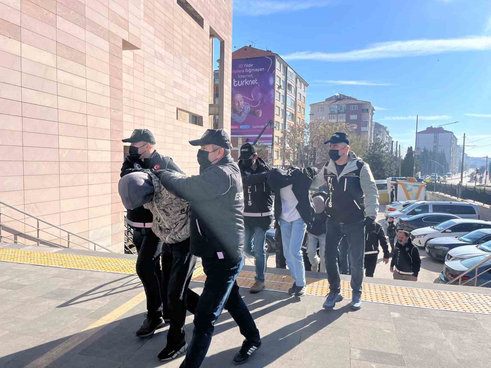 Eskişehir merkezli 6 ilde uyuşturucu operasyonunda 14 tutklama
