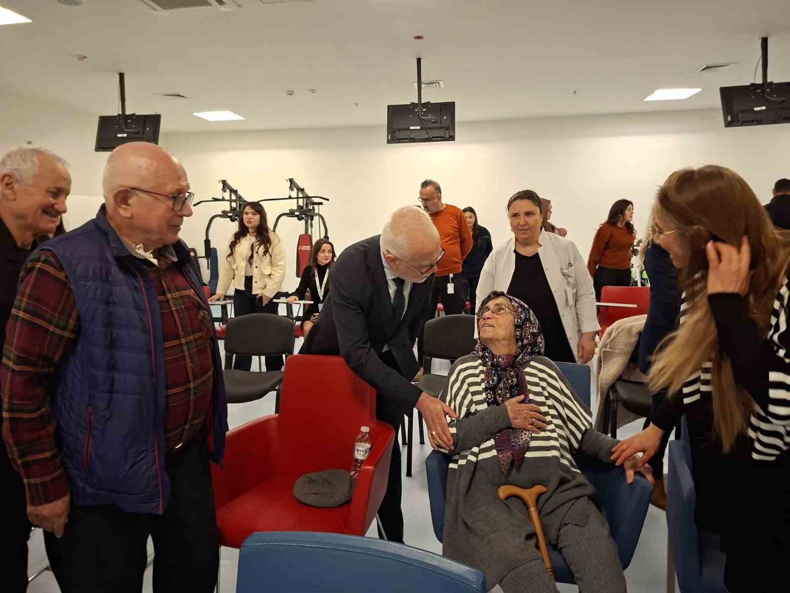 Eskişehir Şehir Hastanesi’nde yaşlılarla anlamlı buluşma
