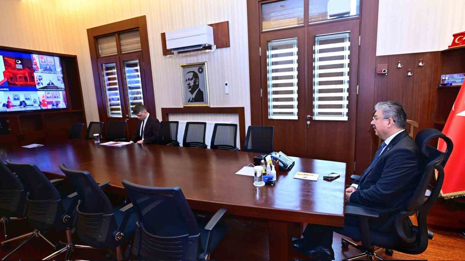 Eskişehir Valisi Dr. Erdinç Yılmaz, Düzensiz Göç Koordinasyon Toplantısına katıldı
