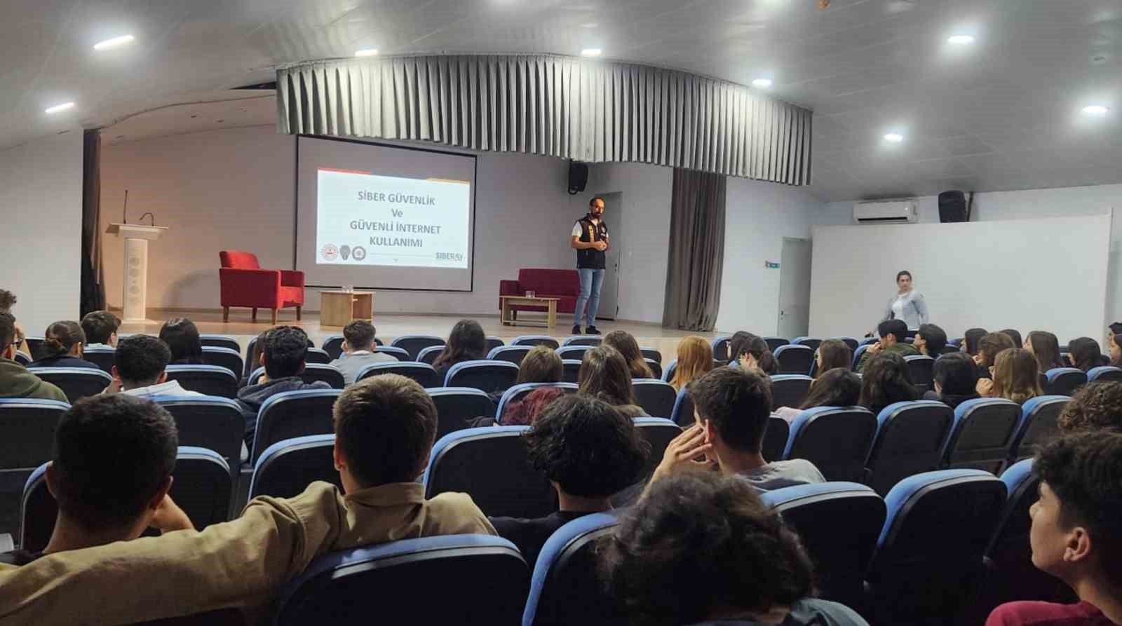 Eskişehir’de 1 yılda 65 bin 82 vatandaş siber suçlarla ilgili bilgilendirildi
