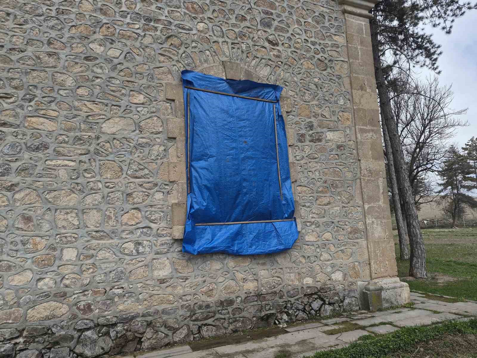 Eskişehir’de 129 yıllık tarihi cami bakımsızlıktan bu hale geldi
