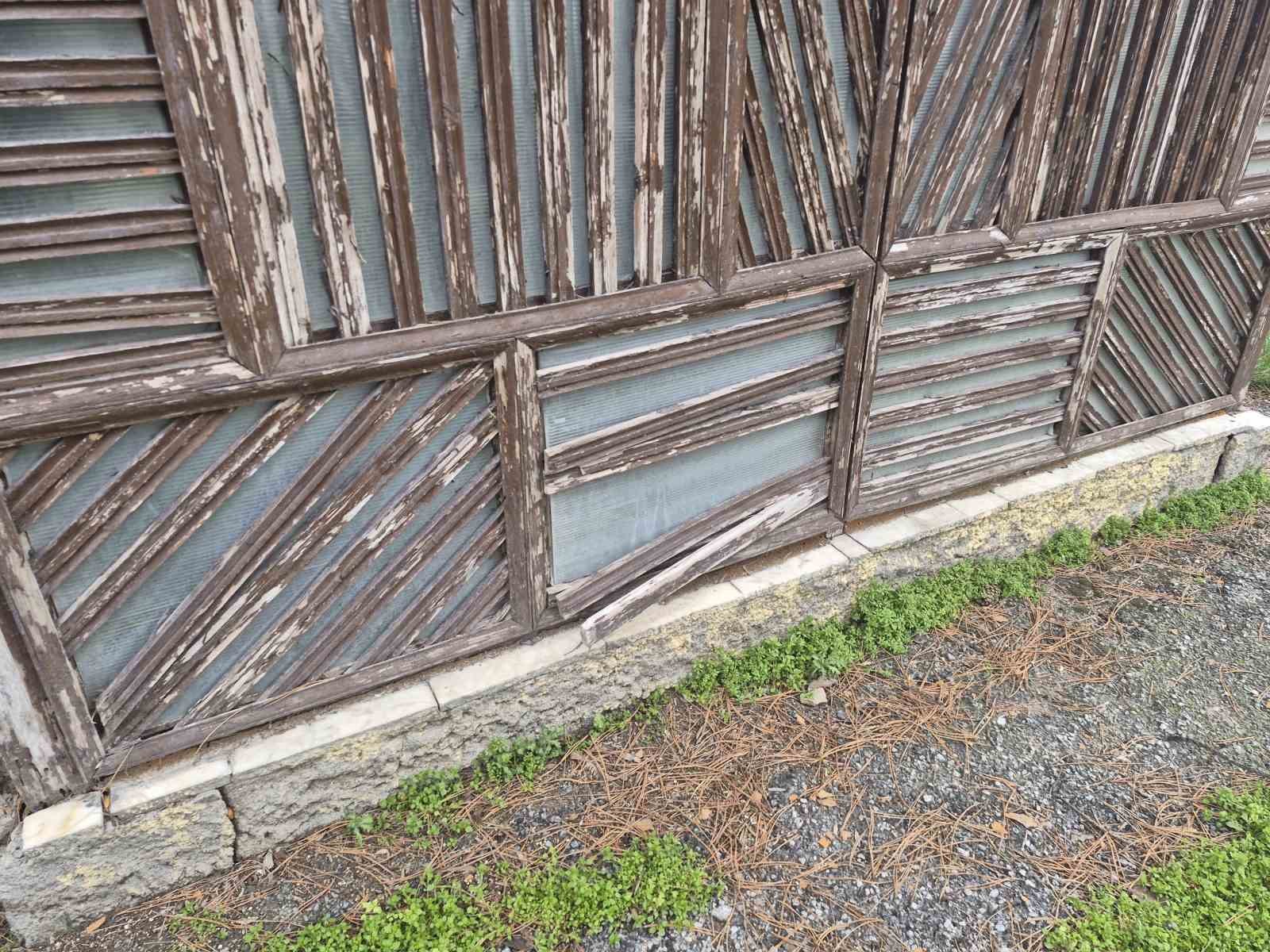 Eskişehir’de 129 yıllık tarihi cami bakımsızlıktan bu hale geldi
