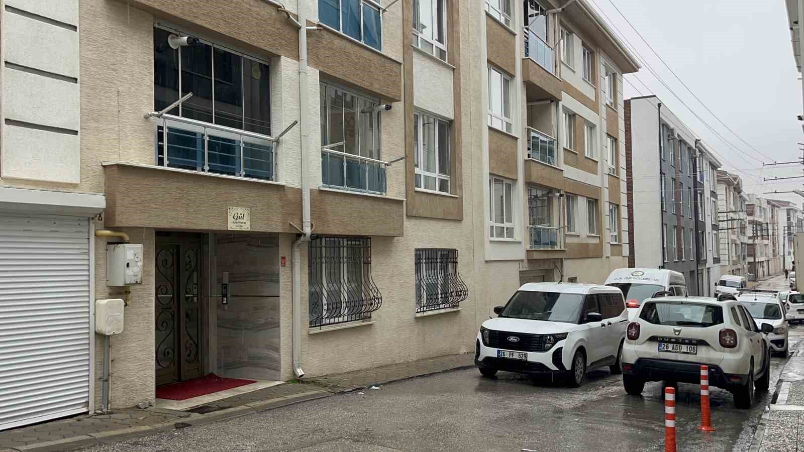 Eskişehir’de 27 yaşındaki gencin şüpheli ölümü araştırılıyor
