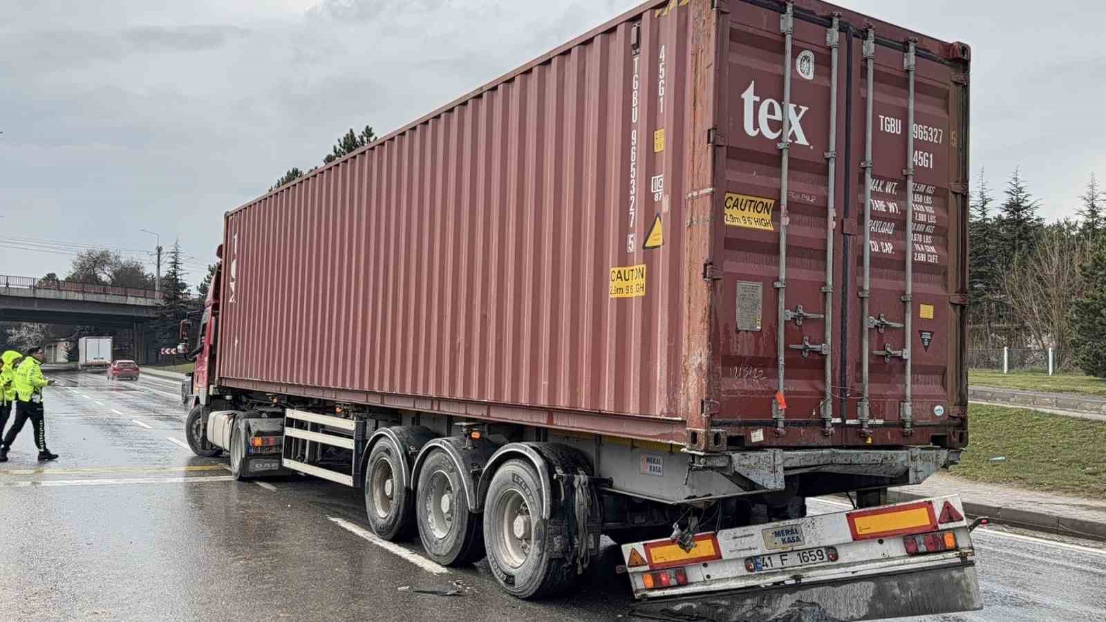 Eskişehir’de 4 aracın karıştığı zincirleme kazada 1 kişi yaralandı
