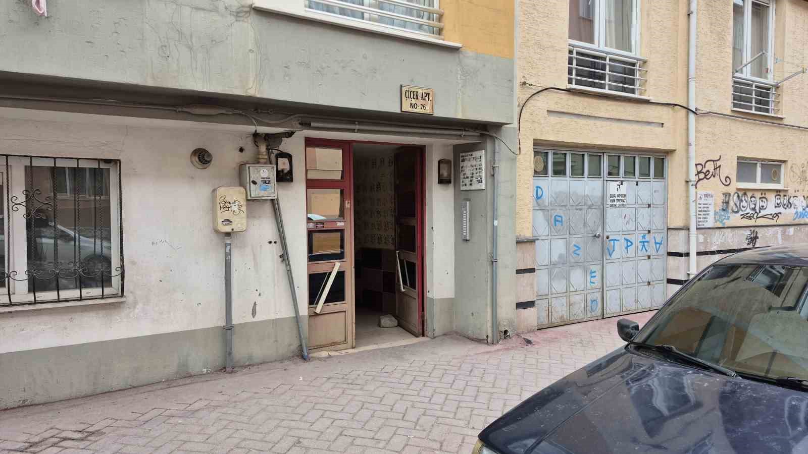 Eskişehir’de 4’üncü kattan düşen öğrenci ağır yaralandı
