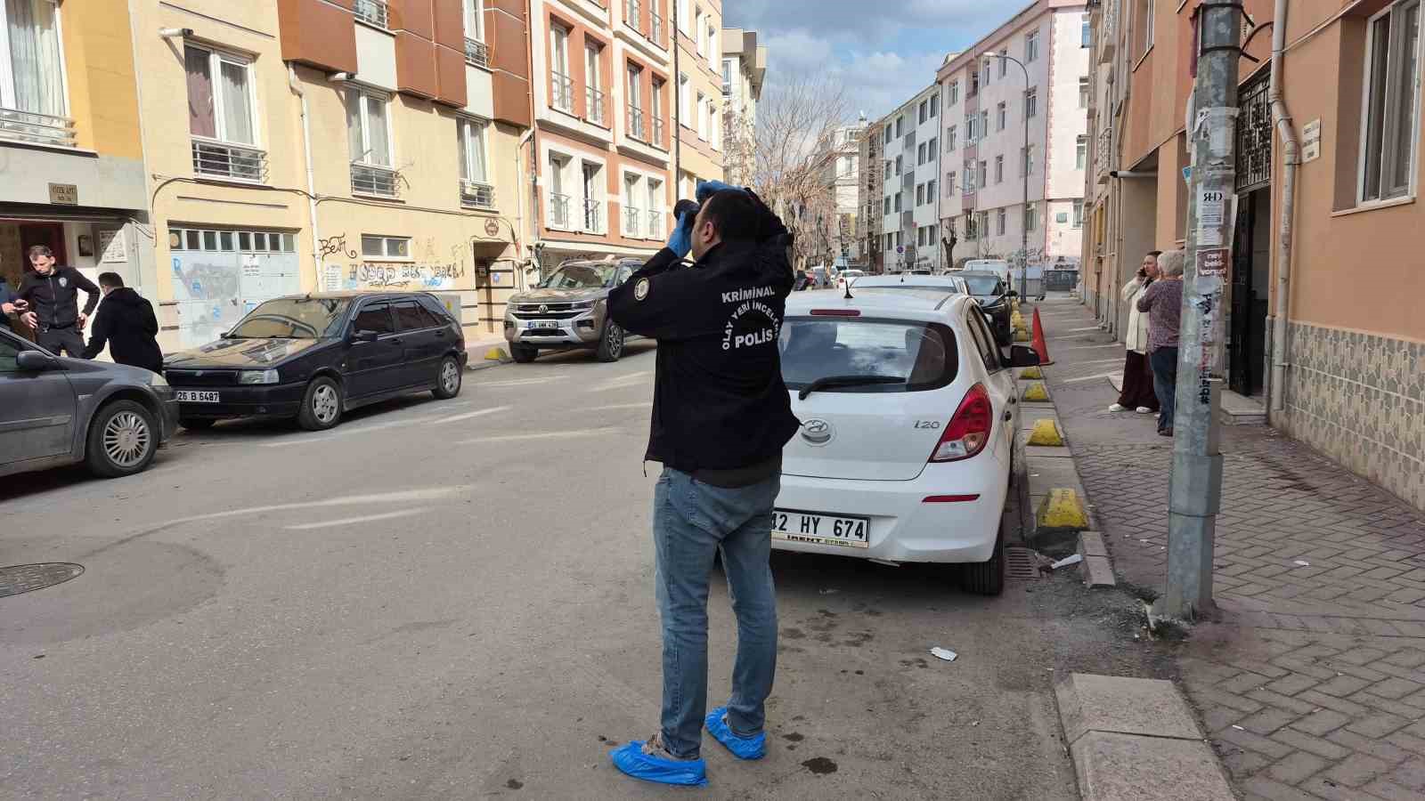 Eskişehir’de 4’üncü kattan düşen öğrenci ağır yaralandı
