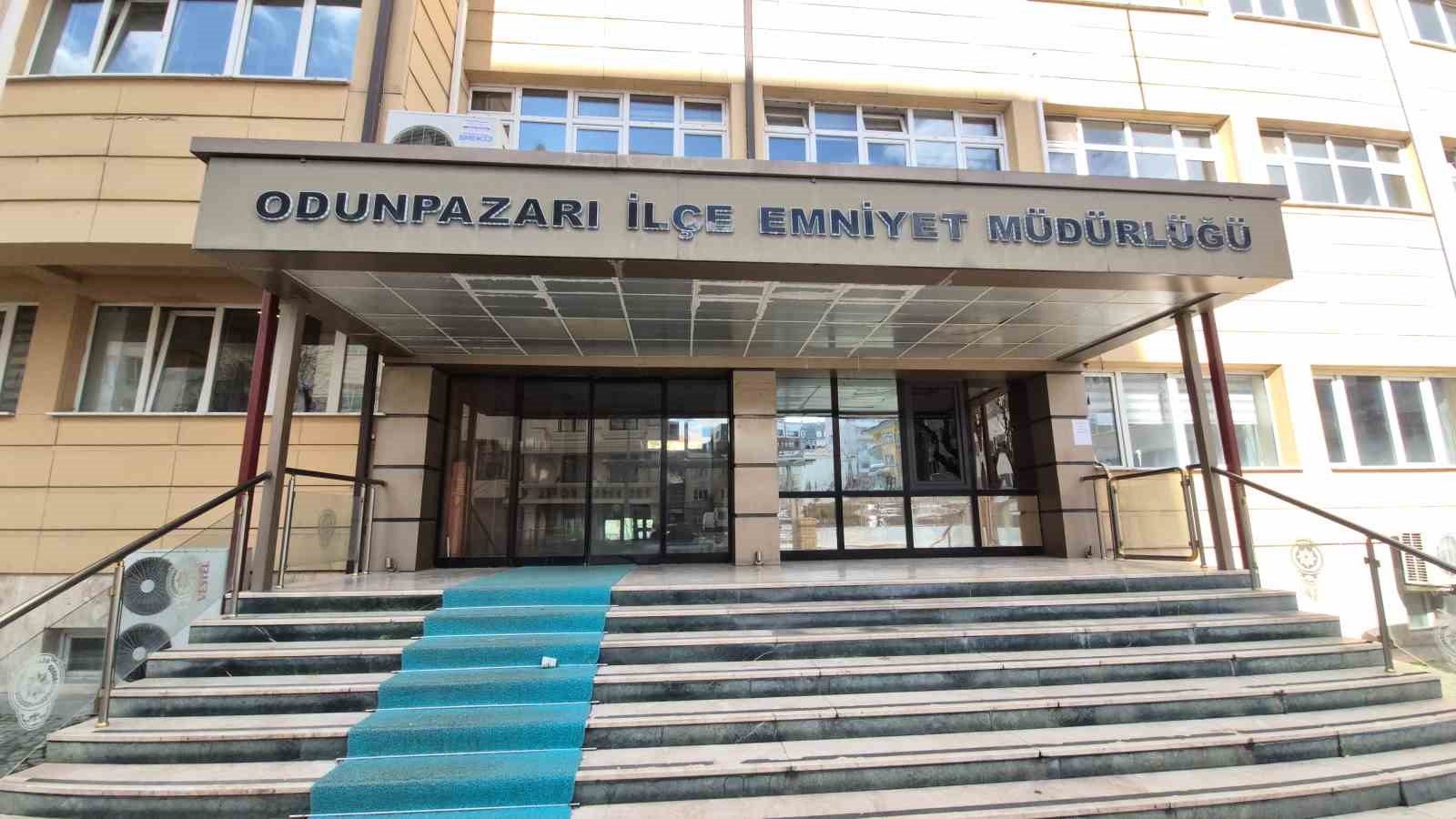 Eskişehir’de 59 suçtan aranan ve 74 yıl hapis cezası olan şahıs yakalandı
