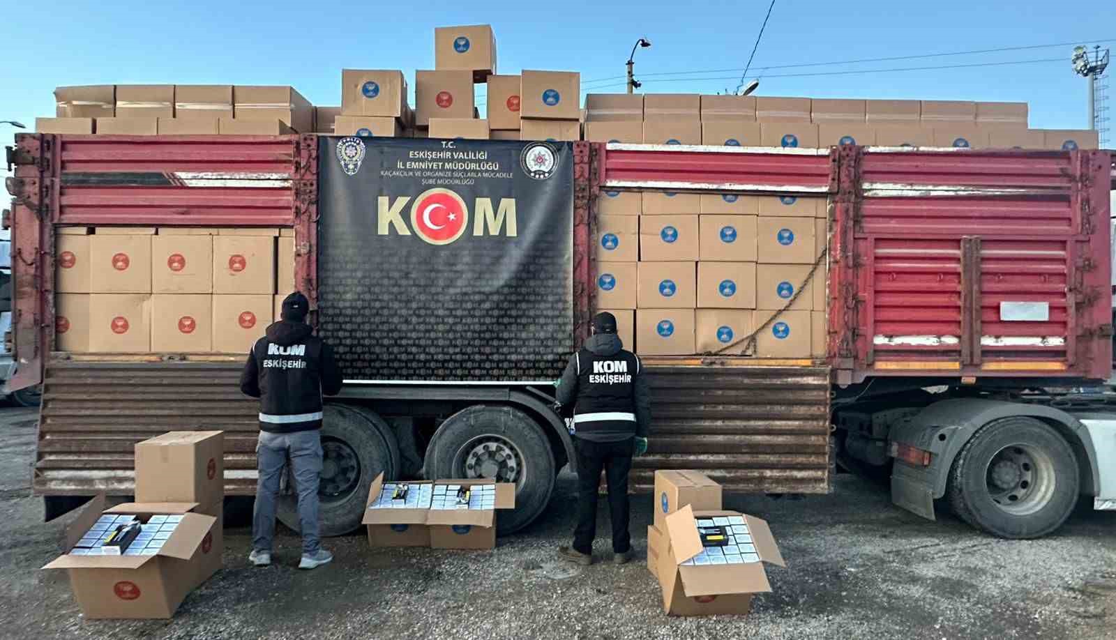 Eskişehir’de 7 milyon 300 bin dal makaron, 1 ton kaçak tütün ele geçirildi
