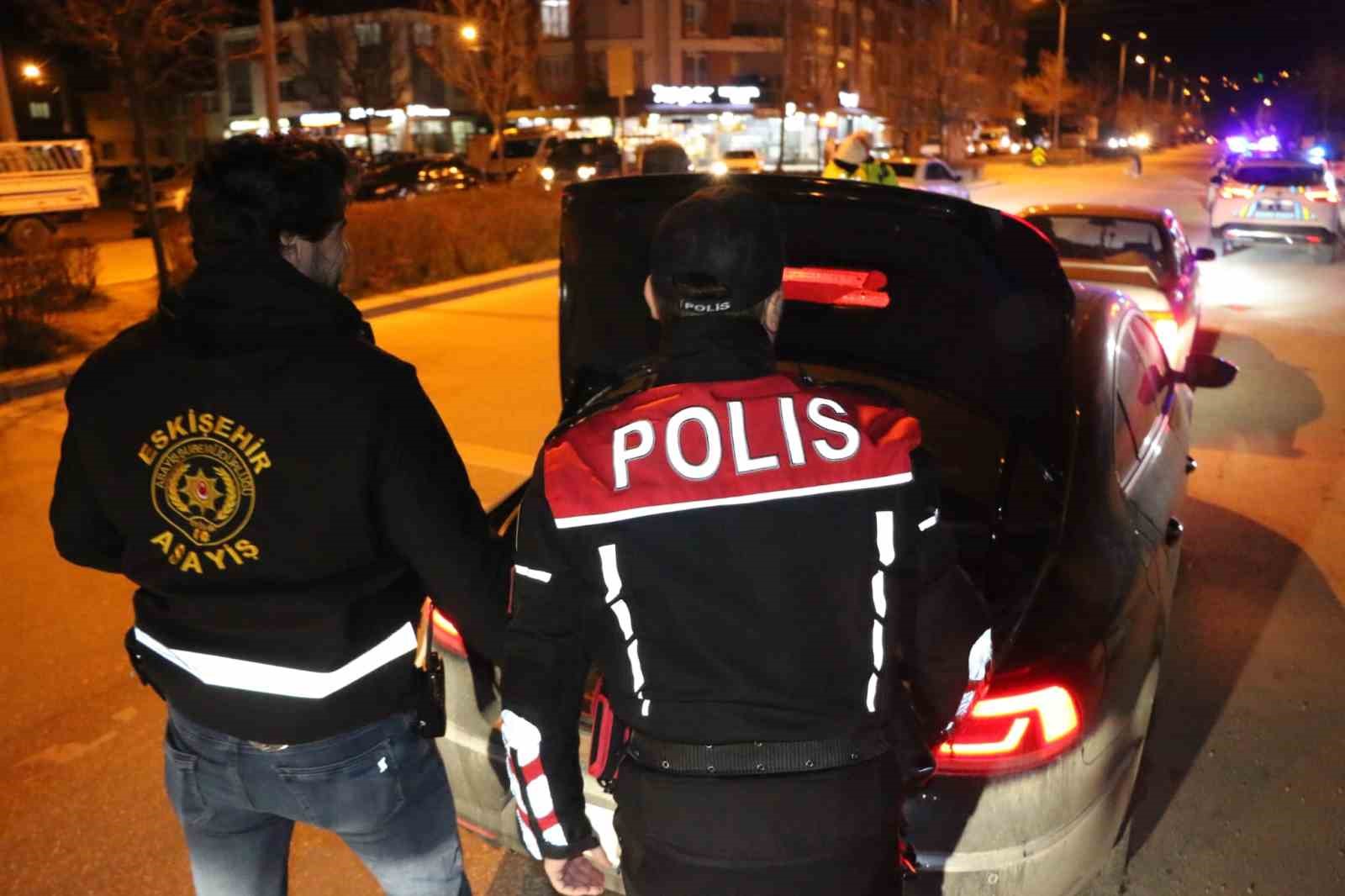 Eskişehir’de asayiş ve trafik uygulamaları sürüyor
