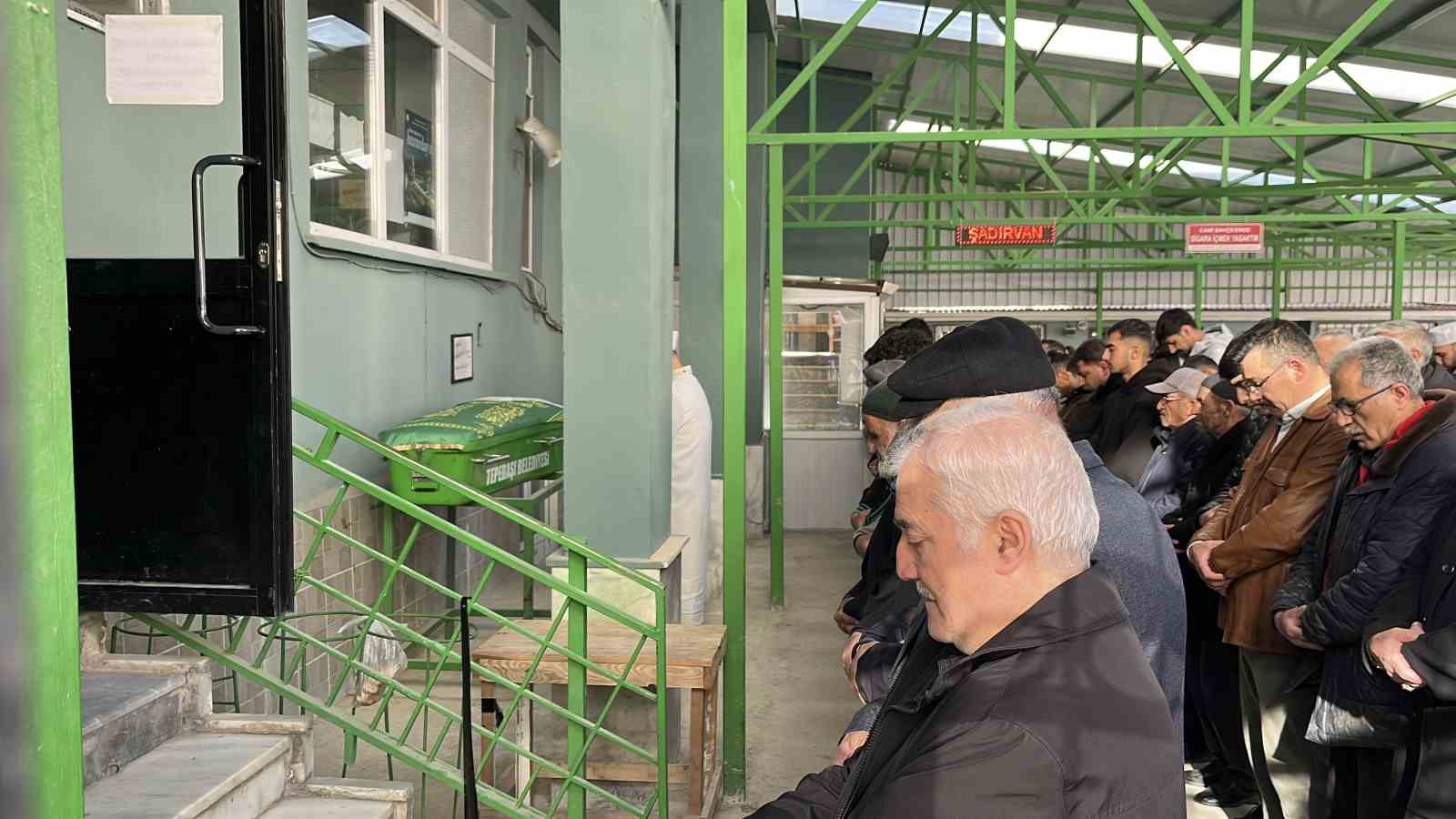 Eskişehir’de babasının öldürdüğü 13 yaşındaki kız toprağa verildi
