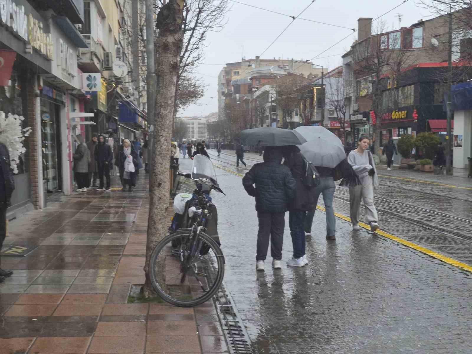 Eskişehir’de beklenen yağmur geldi
