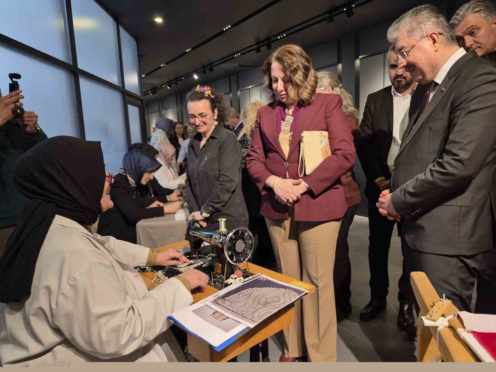 Eskişehir’de "Emeğin En Kıymetli, Kadın" sergisi kapılarını açtı
