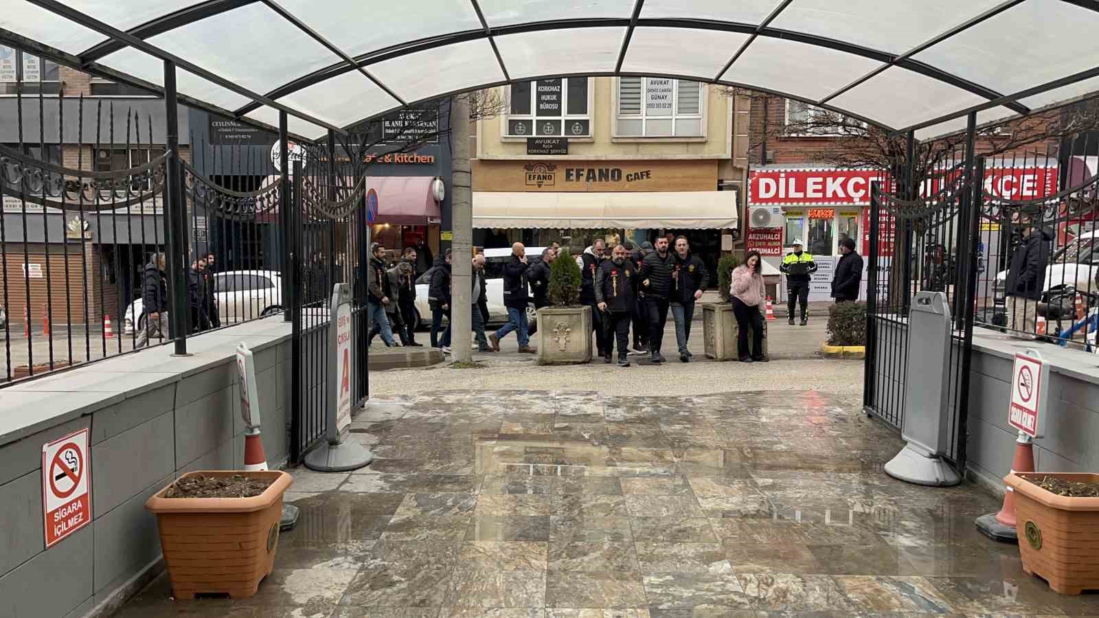 Eskişehir’de gazeteciye saldırı olayıyla alakalı yakalanan 7 şüpheli adliyeye sevk edildi
