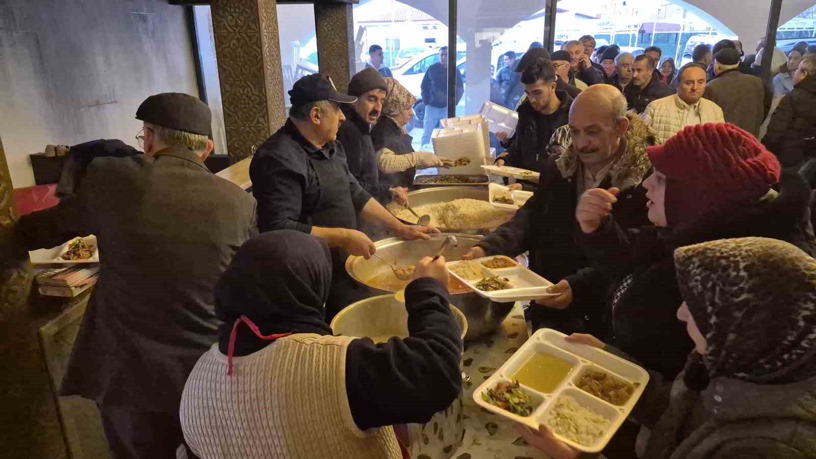 Eskişehir’de gaziler ve yaşlılar iftar programında bir araya geldi
Eskişehir’de gaziler ve yaşlılar iftar programında bir araya geldi