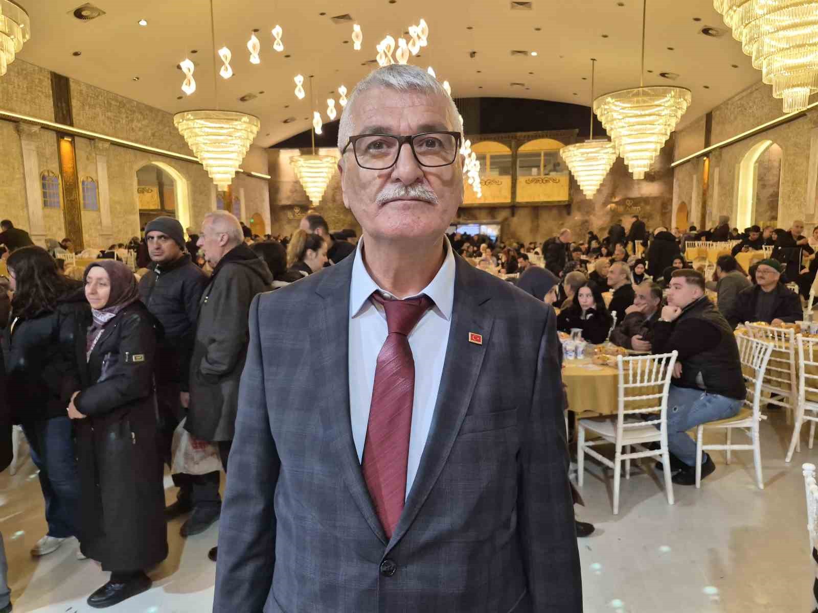 Eskişehir’de gaziler ve yaşlılar iftar programında bir araya geldi
Eskişehir’de gaziler ve yaşlılar iftar programında bir araya geldi