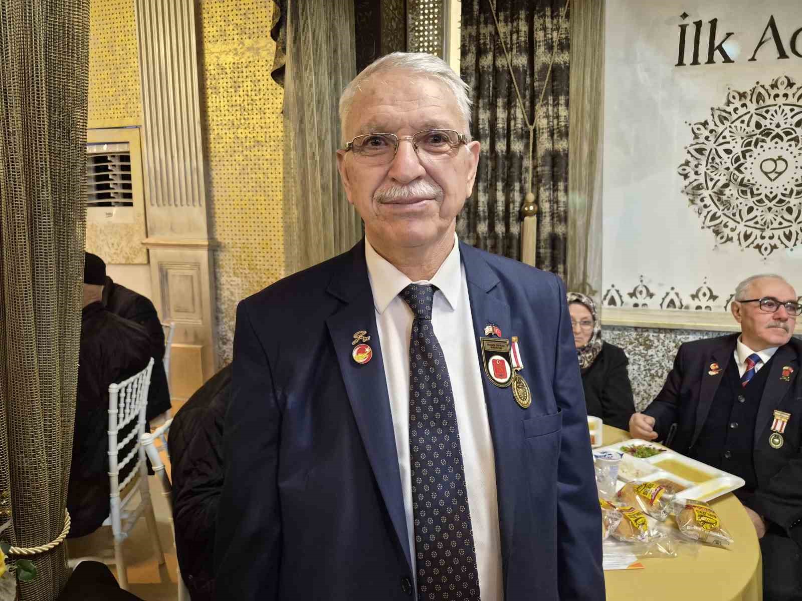 Eskişehir’de gaziler ve yaşlılar iftar programında bir araya geldi
Eskişehir’de gaziler ve yaşlılar iftar programında bir araya geldi