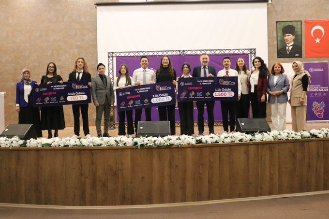 Eskişehir’de genç şairler il birinciliği için yarıştı
