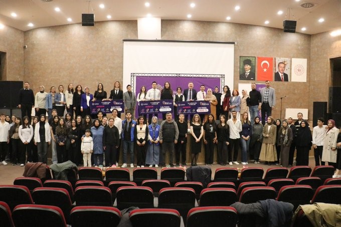 Eskişehir’de genç şairler il birinciliği için yarıştı
