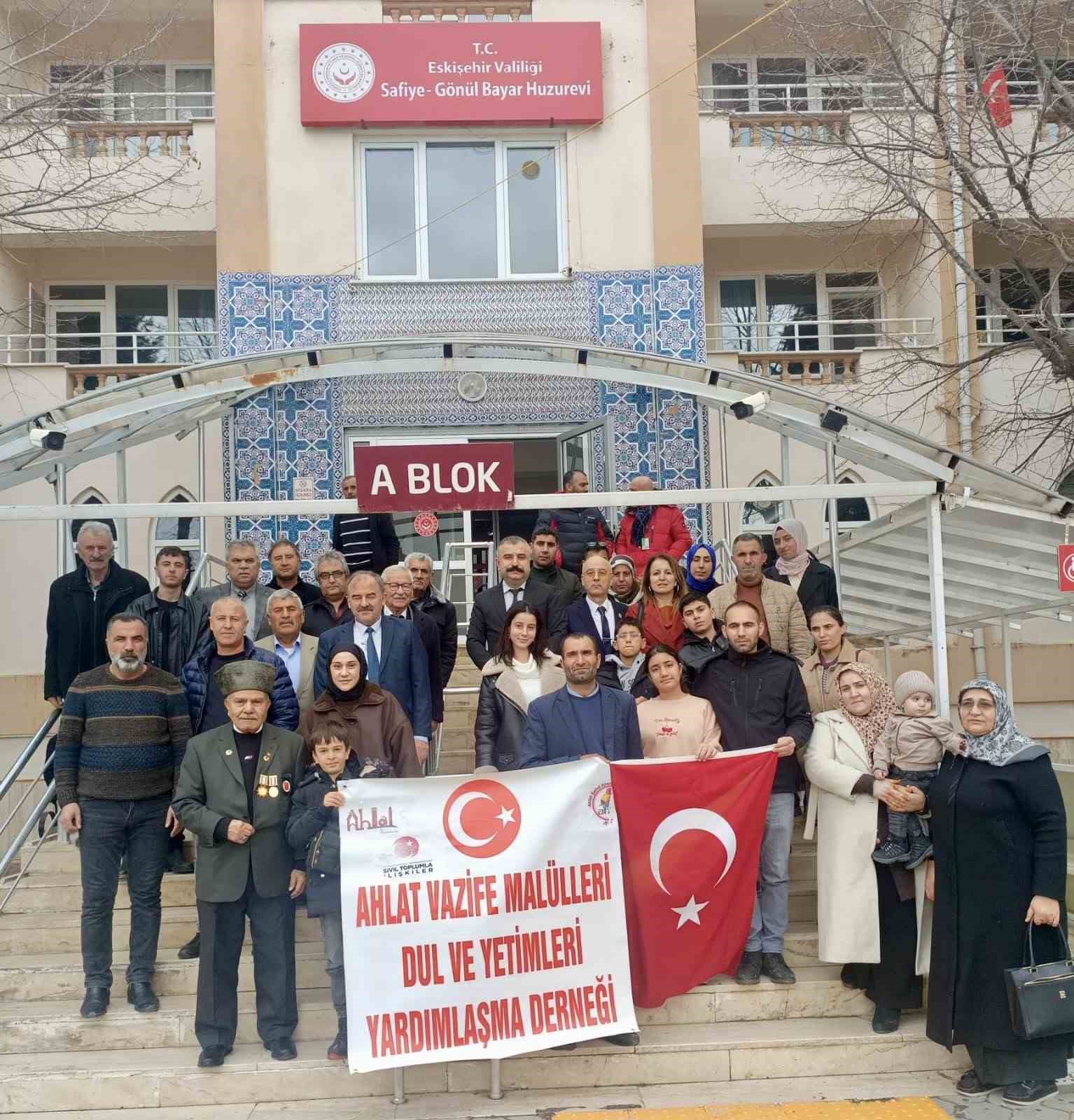 Eskişehir’de gönül köprüsü: Şehit yakınları ve gaziler huzurevinde ağırlandı
