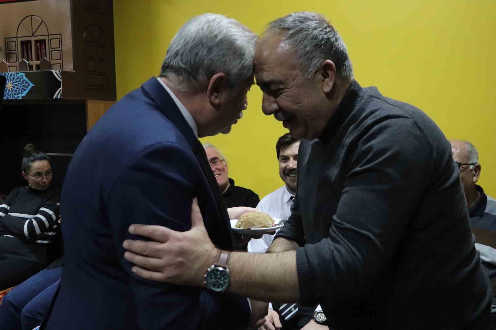 Eskişehir’de iftar sonrası Osmanlı geleneği canlandırıldı
Eskişehir’de iftar sonrası Osmanlı geleneği canlandırıldı