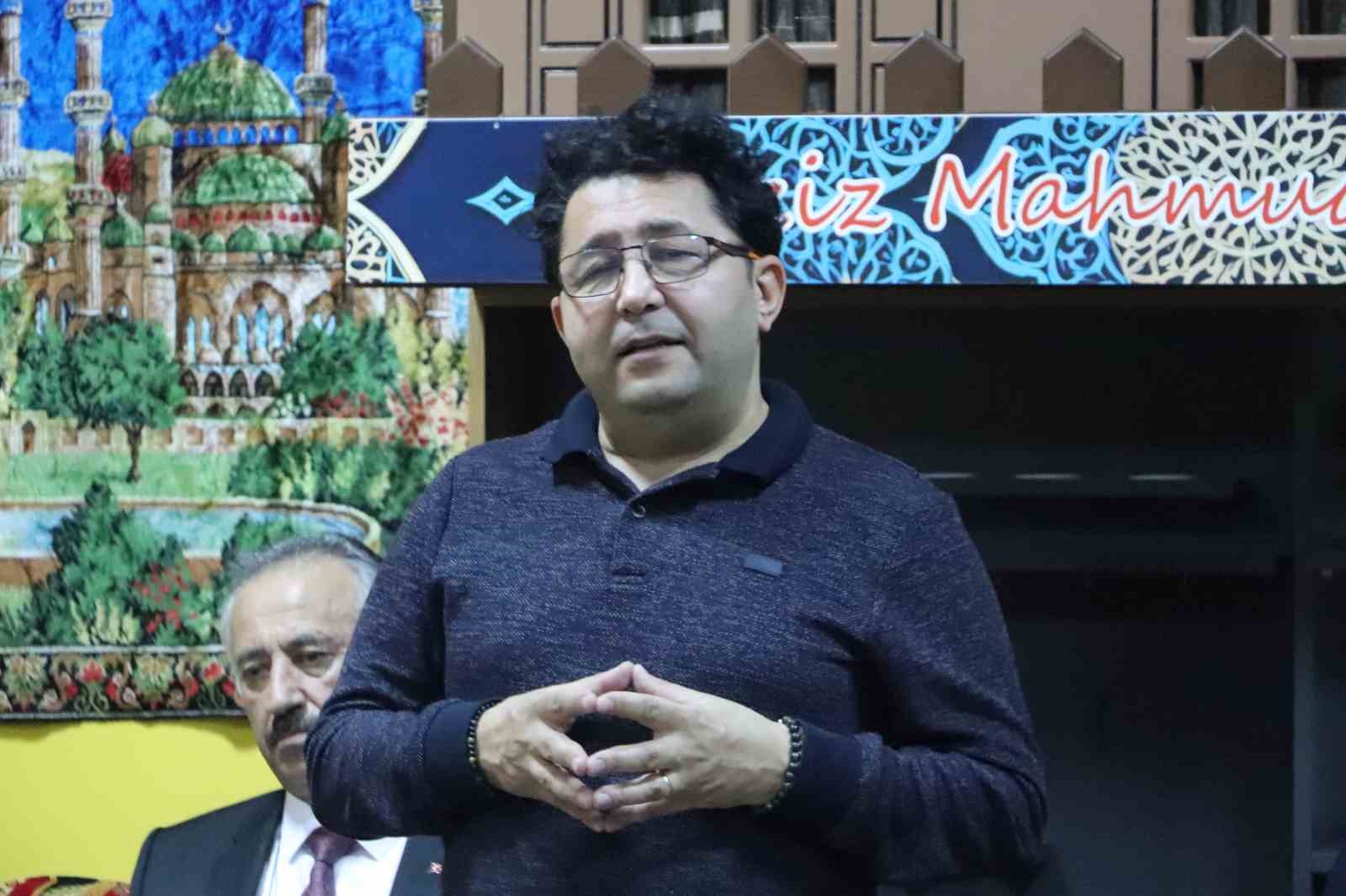 Eskişehir’de iftar sonrası Osmanlı geleneği canlandırıldı
Eskişehir’de iftar sonrası Osmanlı geleneği canlandırıldı