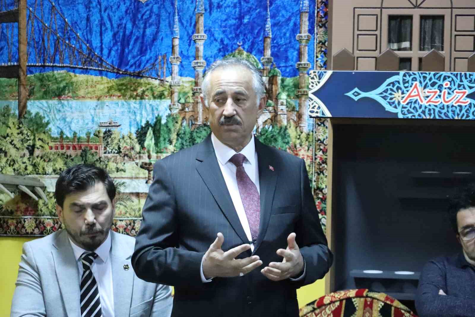 Eskişehir’de iftar sonrası Osmanlı geleneği canlandırıldı
Eskişehir’de iftar sonrası Osmanlı geleneği canlandırıldı