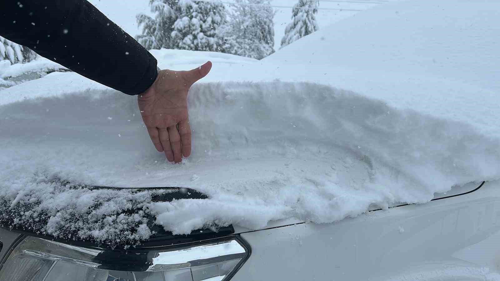 Eskişehir’de kar kalınlığı 25 santimetreyi geçti, yollar kapandı
