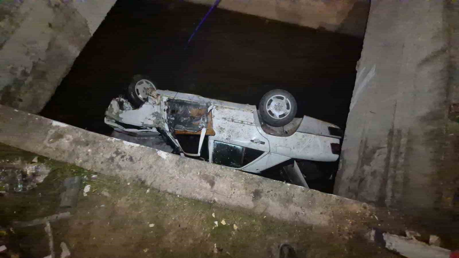 Eskişehir’de kontrolden çıkan otomobil sulama kanalına uçtu: 2 yaralı
