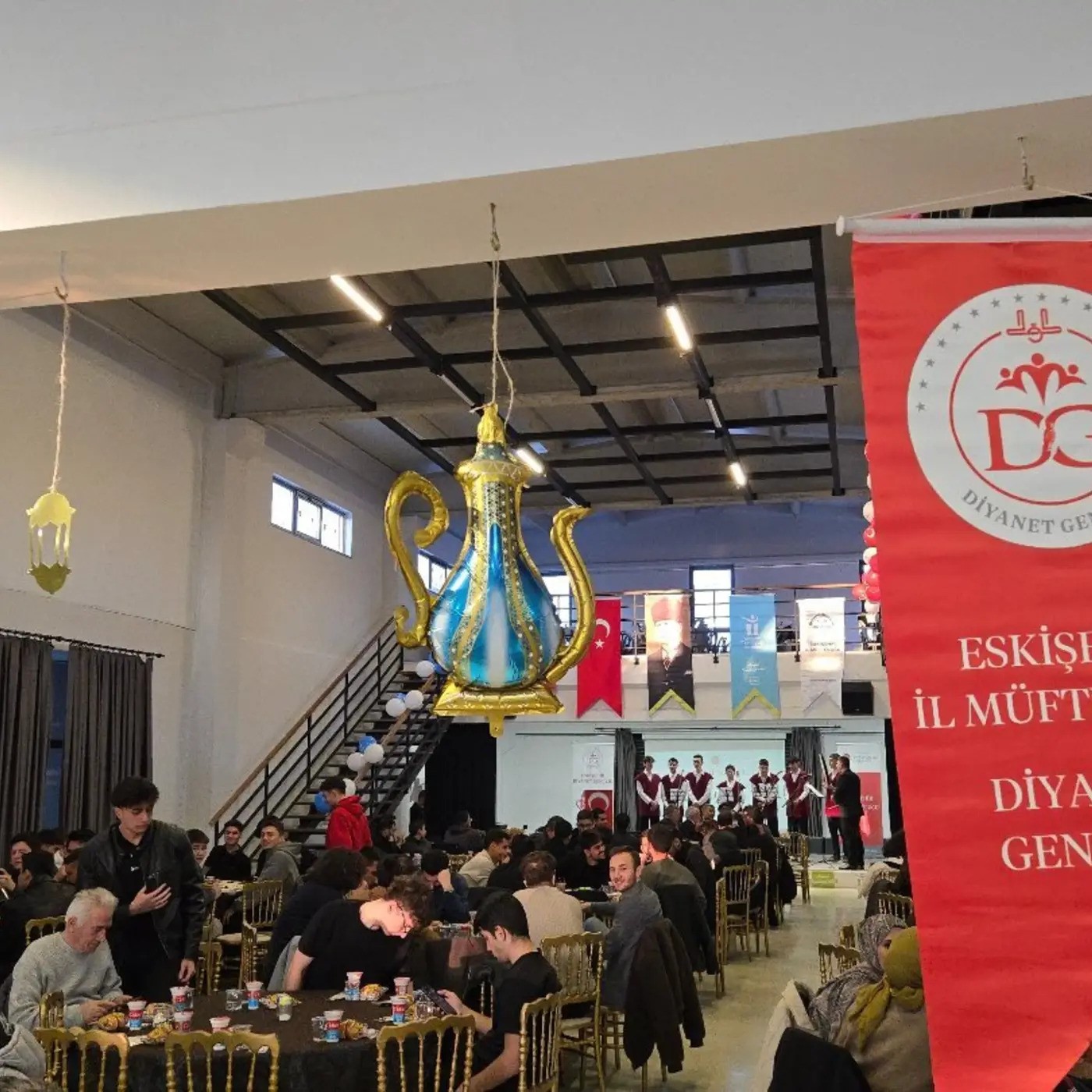 Eskişehir’de lise ve üniversite öğrencilerine yönelik iftar programı düzenlendi
