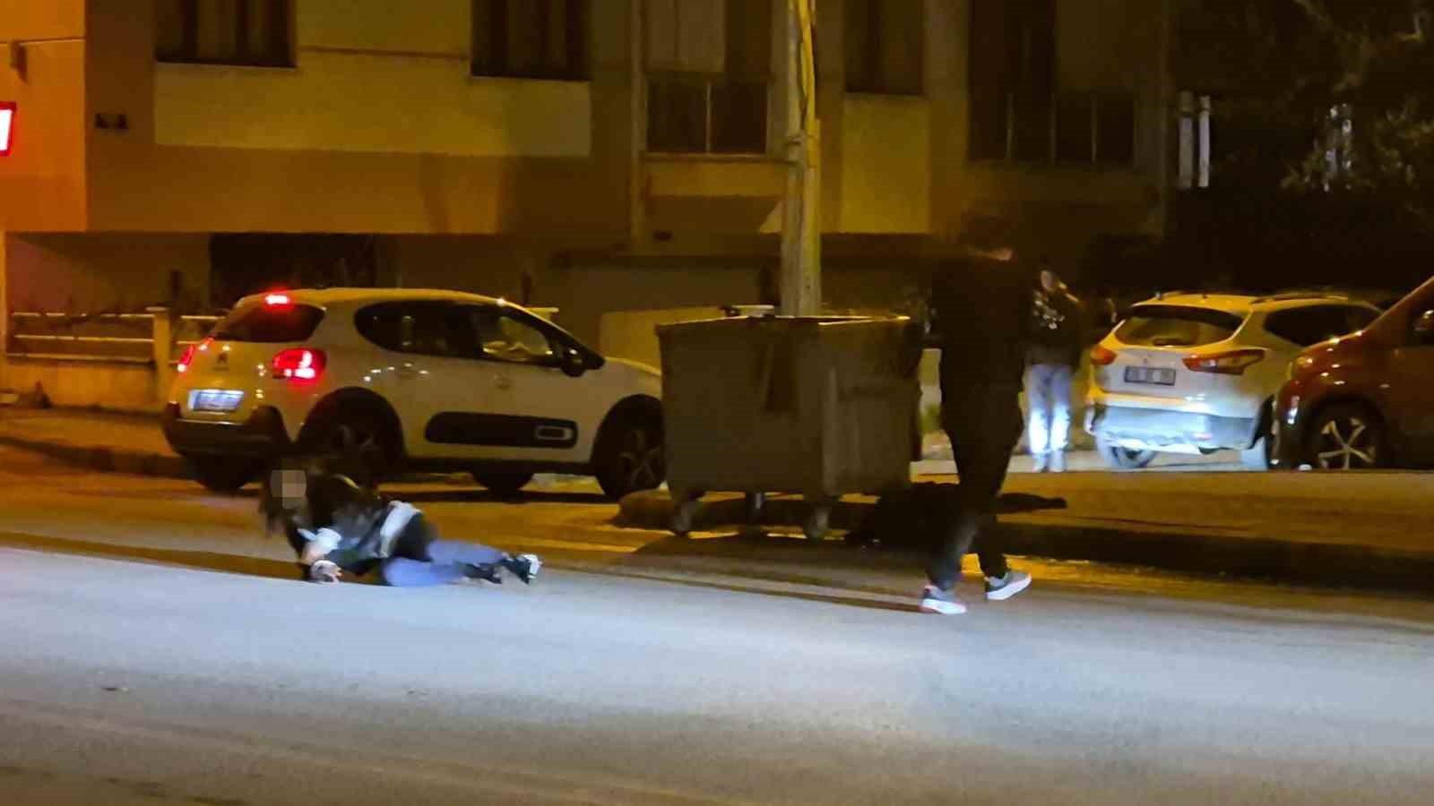 Eskişehir’de olaylı gece: Cadde ortasındaki kavga kamerada
Eskişehir’de olaylı gece: Cadde ortasındaki kavga kamerada