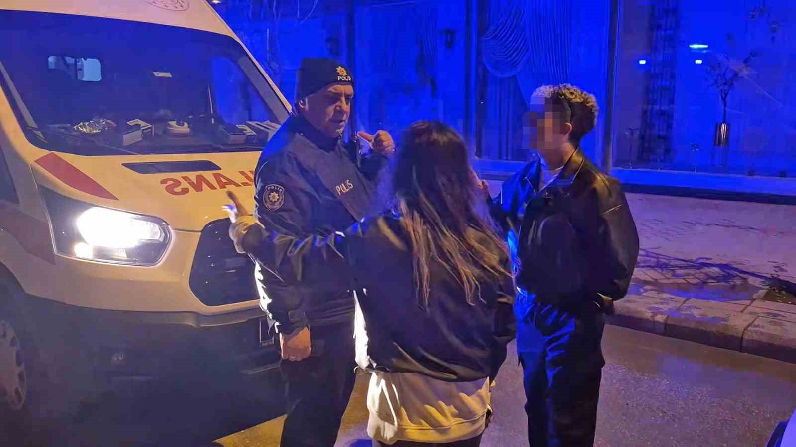 Eskişehir’de olaylı gece: Cadde ortasındaki kavga kamerada
Eskişehir’de olaylı gece: Cadde ortasındaki kavga kamerada