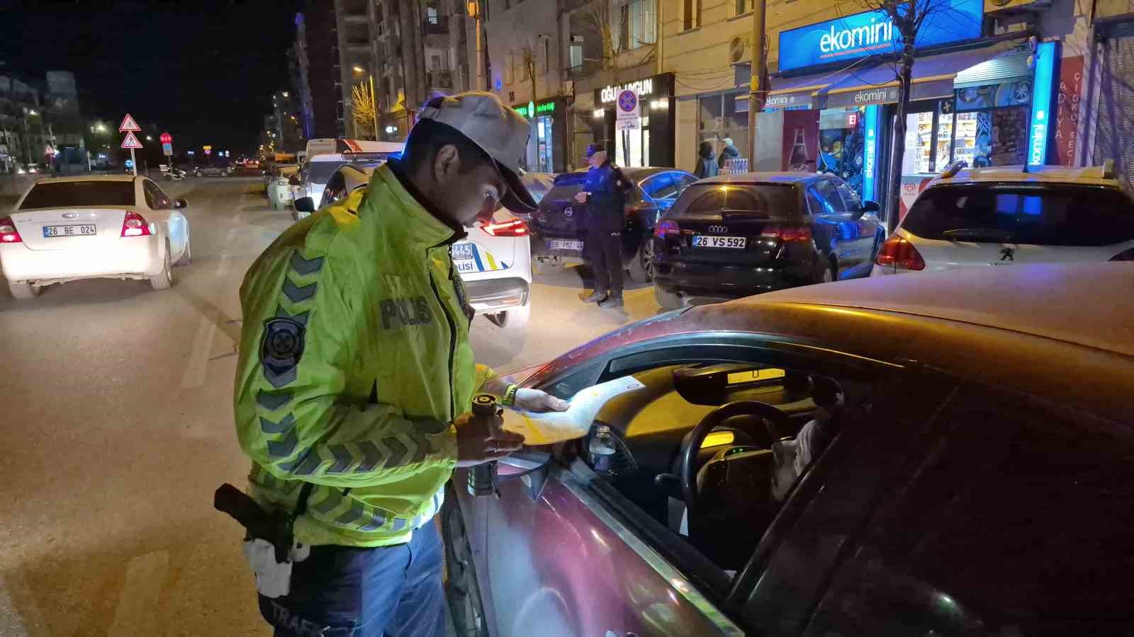 Eskişehir’de polis ekiplerince 328 şahıs ve 142 araç sorgulandı
