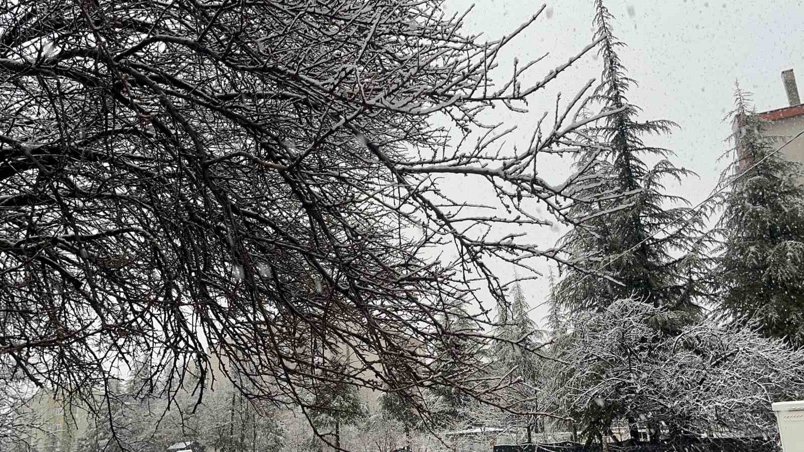 Eskişehir’de sabah saatlerinde kar yağışı etkili oldu
