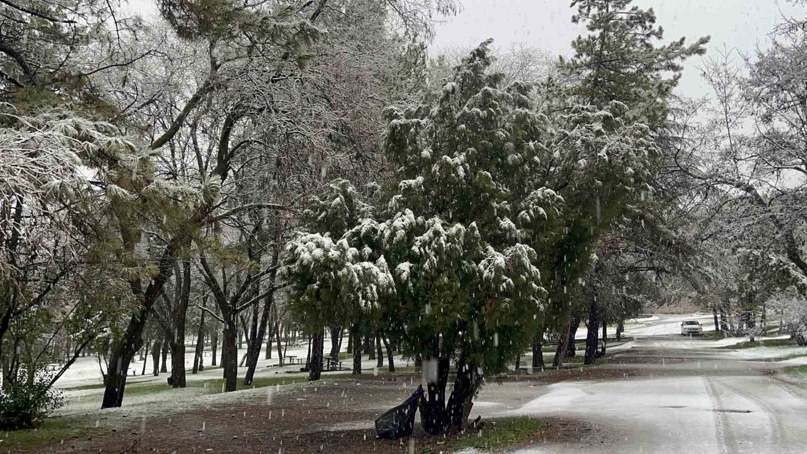 Eskişehir’de sabah saatlerinde kar yağışı etkili oldu
