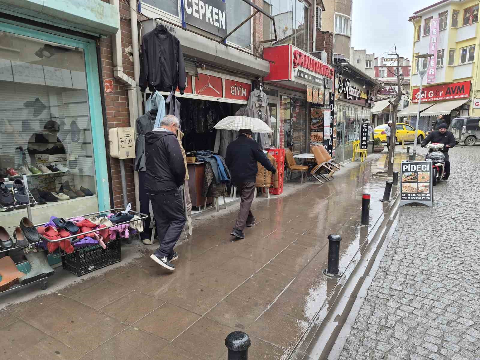 Eskişehir’de sağanak yağış etkili oldu
