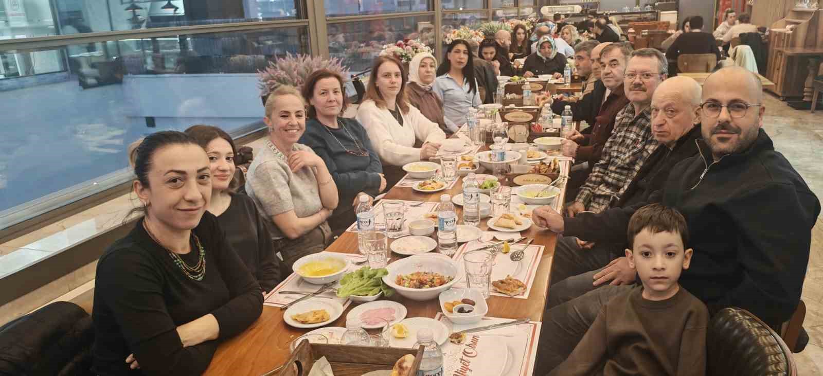 Eskişehir’de sürücü kursu öğretmen ve personeli geleneksel iftar yemeğinde buluştu
