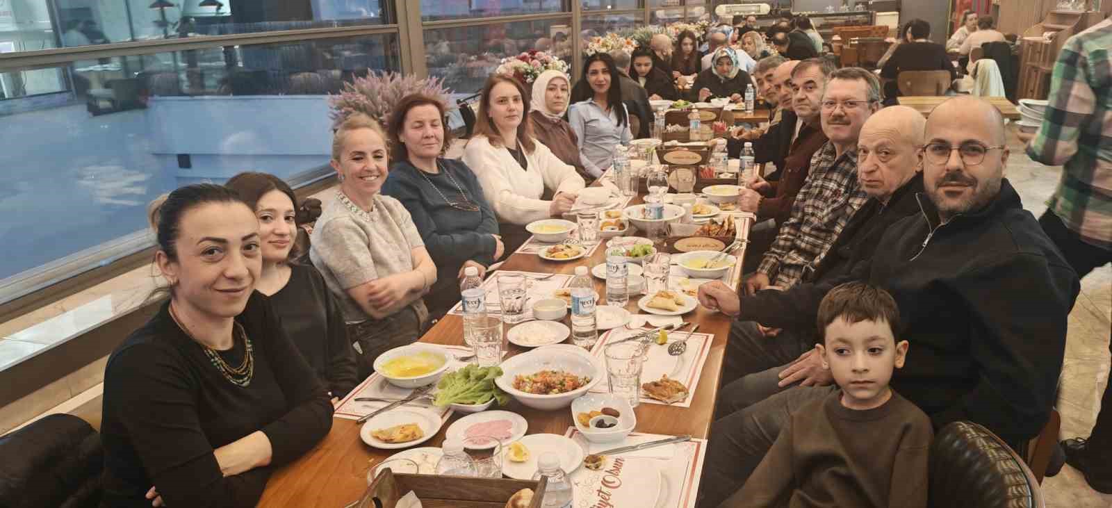 Eskişehir’de sürücü kursu öğretmen ve personeli geleneksel iftar yemeğinde buluştu
