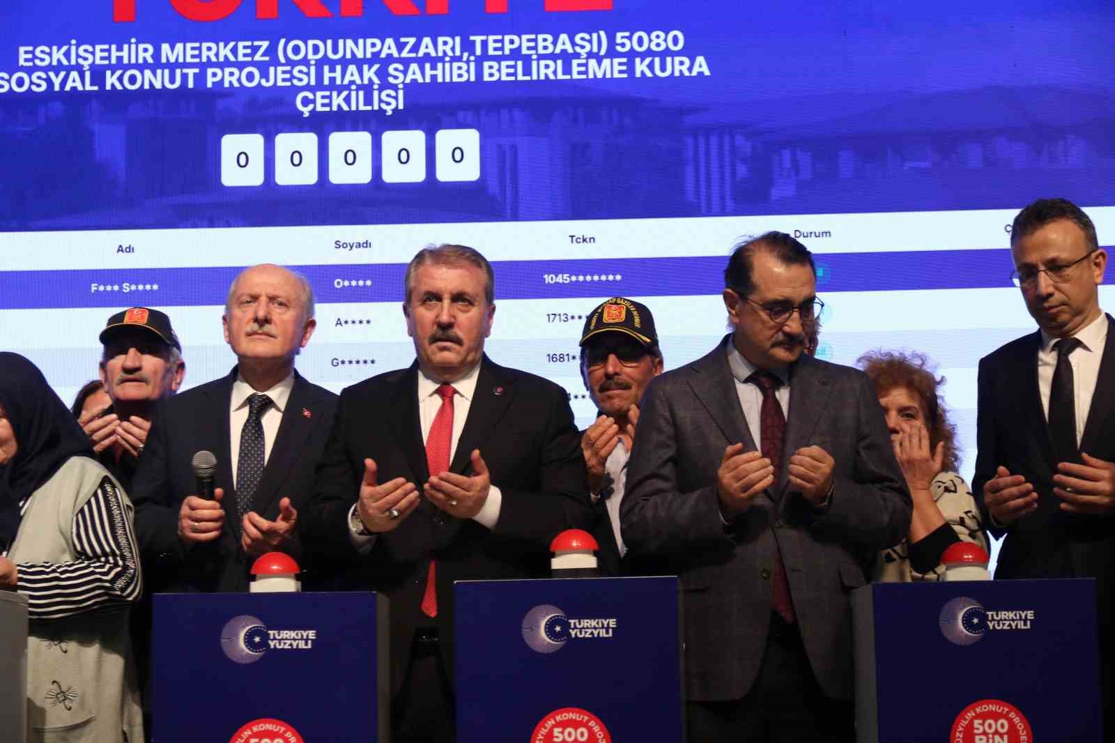 Eskişehir’de TOKİ’nin 6 bin 55 aileyi ev sahibi yapacağı kur’aların çekimi başladı
